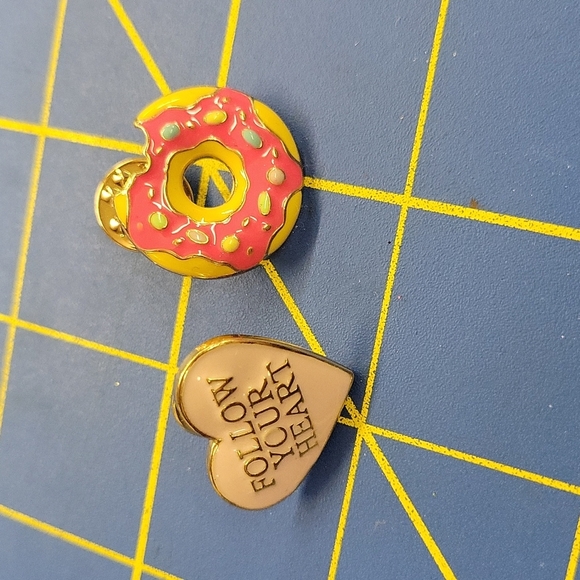 Donut & Heart Tack Pin Set of 2 - Picture 1 of 2
